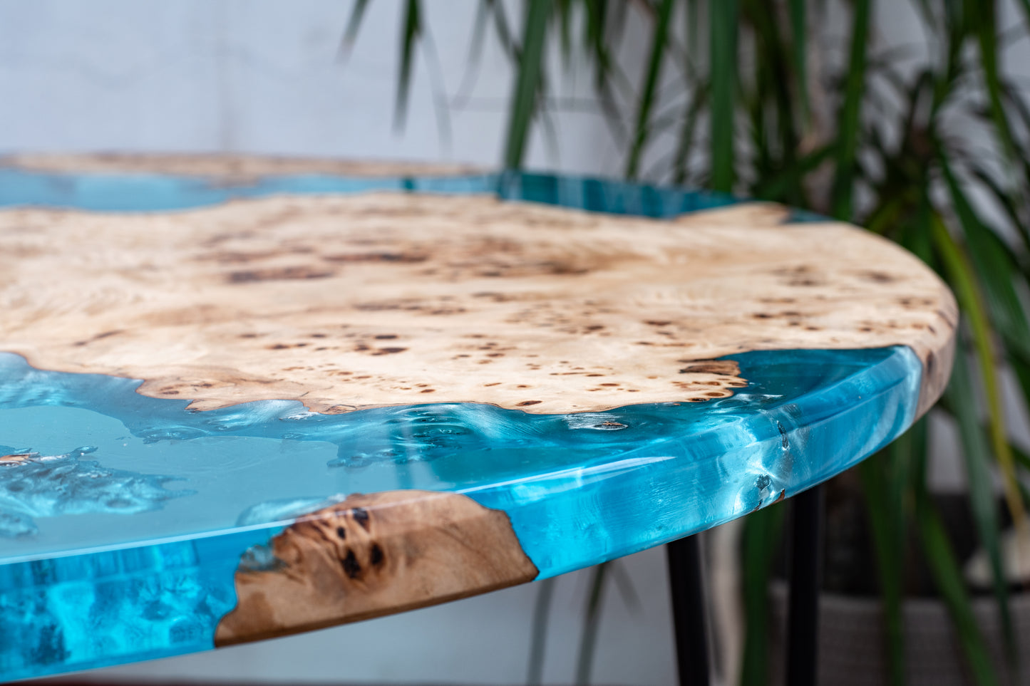 Mesa de Centro Personalizable Hecha a Mano en Madera de Álamo y Resina Epoxi Transparente