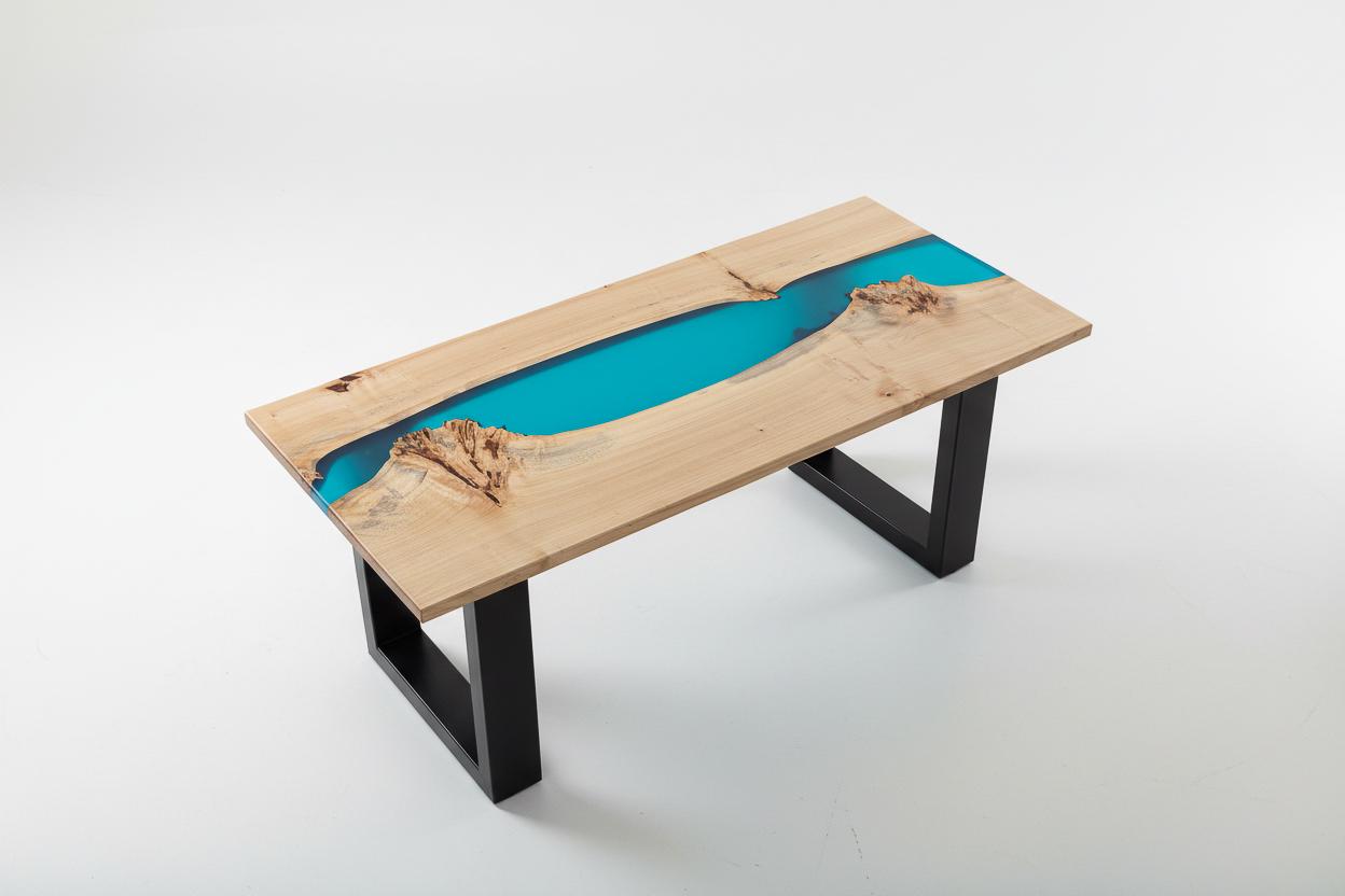 Mesa de centro rectangular de madera de álamo y resina epoxi azul con patas negras