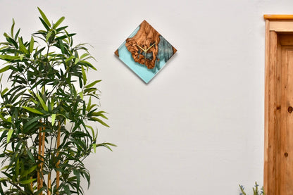Reloj de Pared Cuadrado en Madera de Olivo y Resina Epoxy Turquesa Efecto Hielo