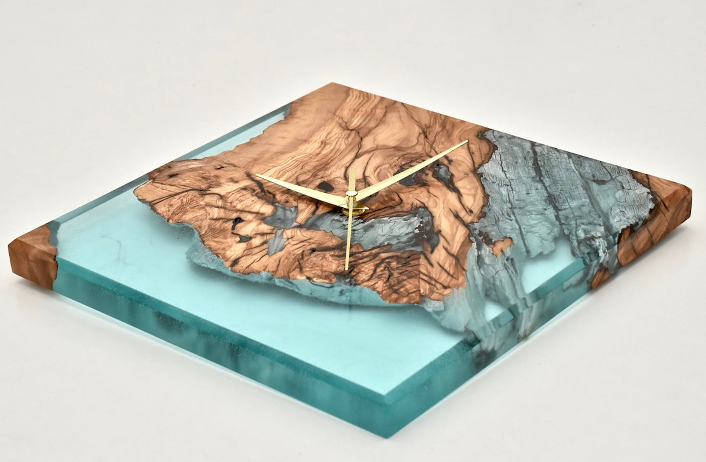 Reloj de Pared Cuadrado en Madera de Olivo y Resina Epoxy Turquesa Efecto Hielo