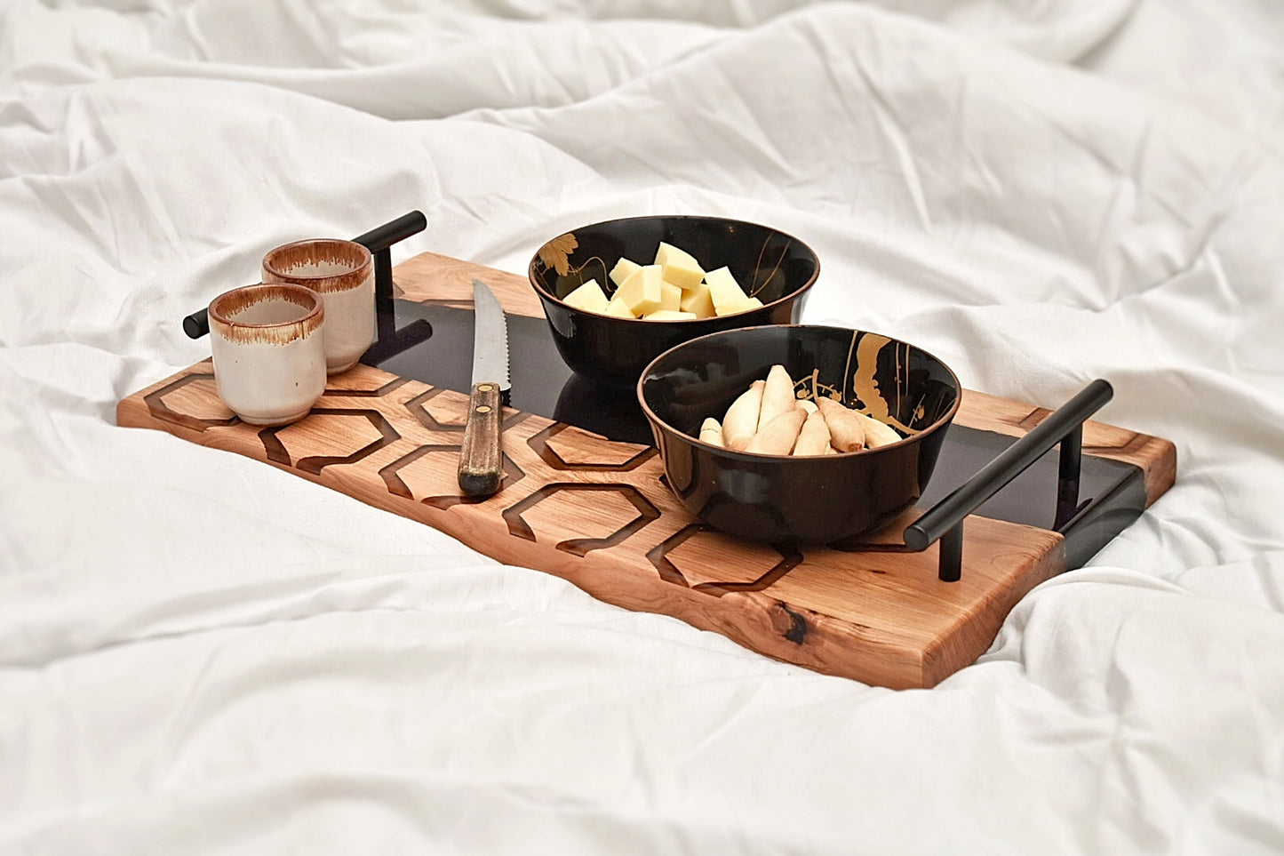 Bandeja de Servir Exclusiva en Madera y Resina Epoxi