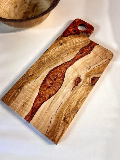 Tabla de Presentación Exclusiva en Madera de Olivo y Resina Epoxi