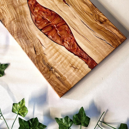 Tabla de Presentación Exclusiva en Madera de Olivo y Resina Epoxi