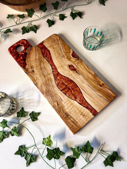 Tabla de Presentación Exclusiva en Madera de Olivo y Resina Epoxi