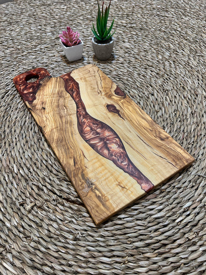 Tabla de Presentación Exclusiva en Madera de Olivo y Resina Epoxi
