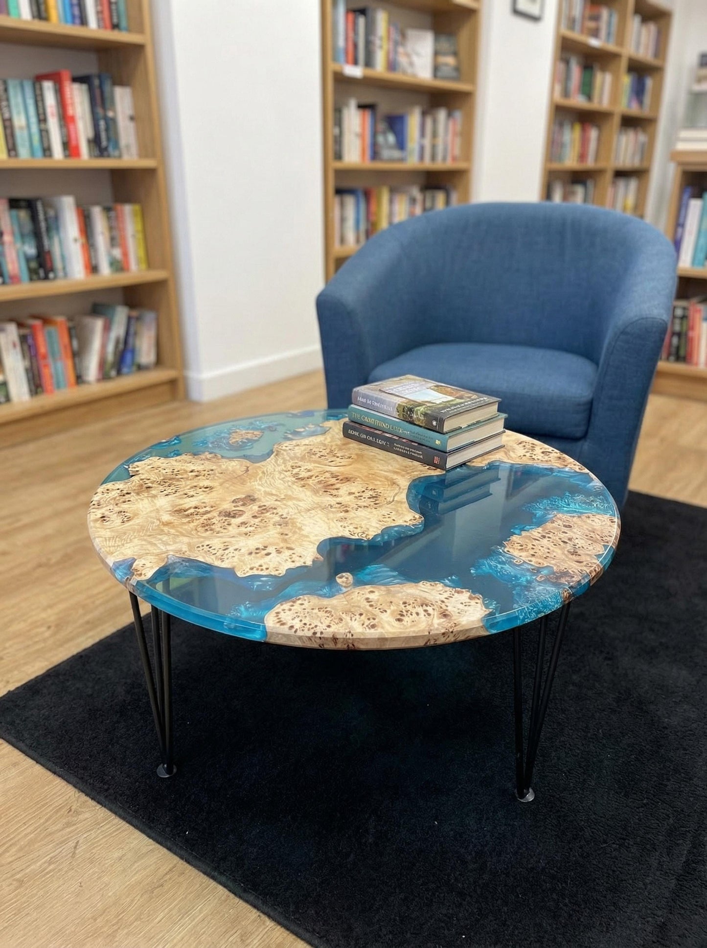 Mesa de Centro Personalizable Hecha a Mano en Madera de Álamo y Resina Epoxi Transparente