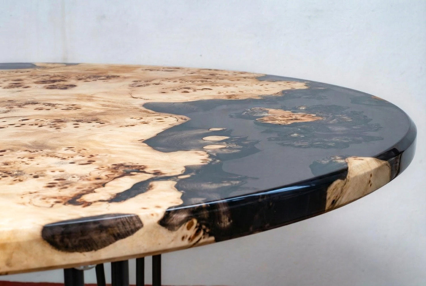 Mesa de Centro Personalizable Hecha a Mano en Madera de Álamo y Resina Epoxi Transparente