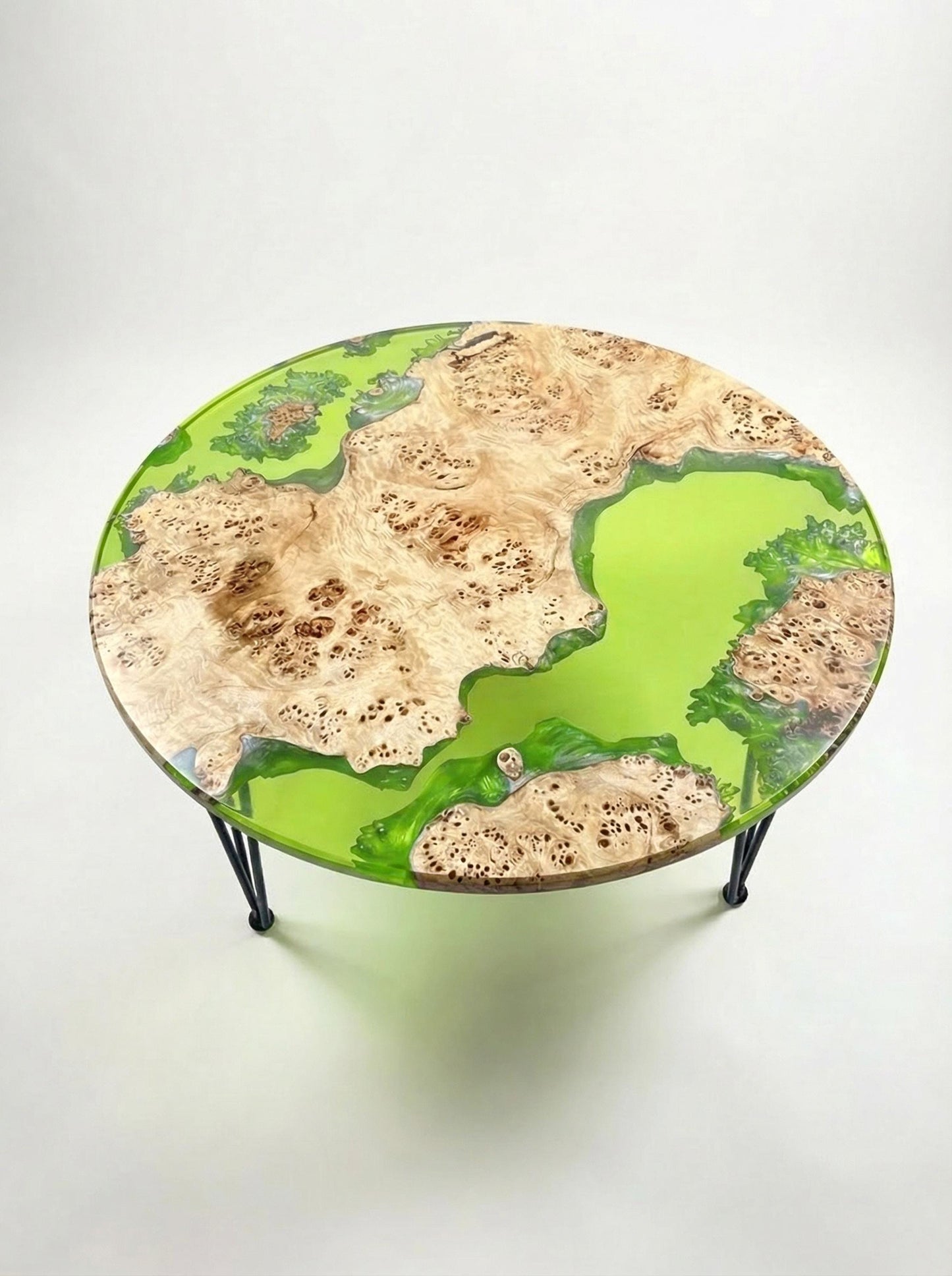 Mesa de Centro Personalizable Hecha a Mano en Madera de Álamo y Resina Epoxi Transparente