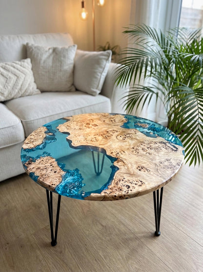 Mesa de Centro Personalizable Hecha a Mano en Madera de Álamo y Resina Epoxi Transparente