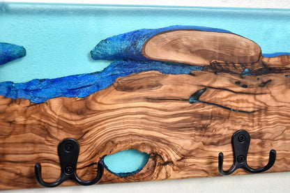 Detalle de resina epoxy en madera de olivo