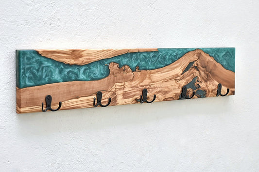 Perchero de madera de olivo con resina verde instalado en pared, colgador decorativo