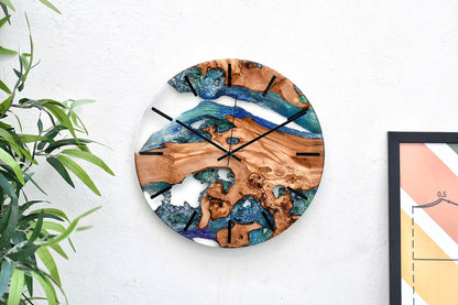 Reloj decorativo de olivo con resina epoxy, diseño contemporáneo